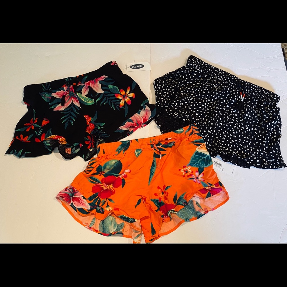 3 NEW Old Navy Shorts Size Medium (8)